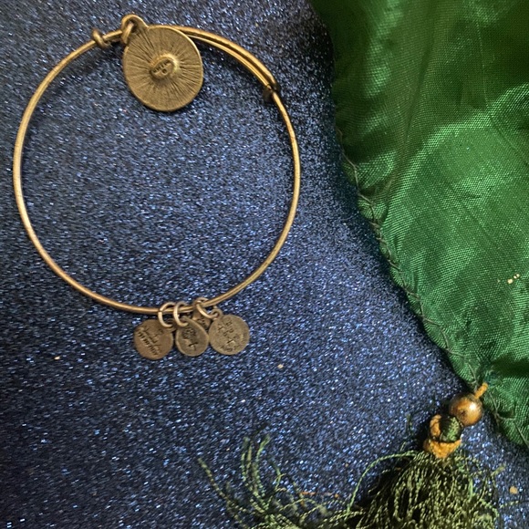 ALEX & ANI SILVER LUCKY IRISH CHARM Bracelet RARE - Picture 4 of 4